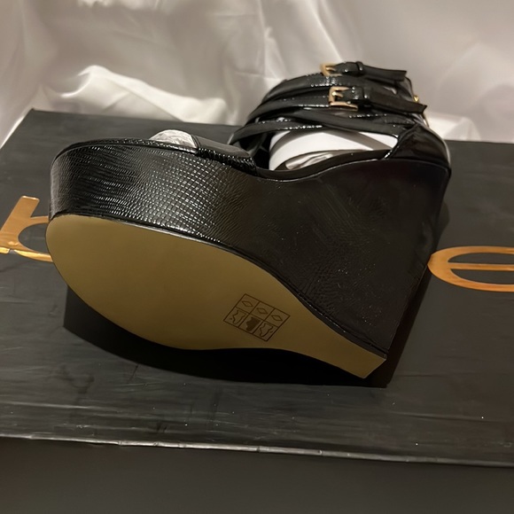 Platform - Picture 3 of 4